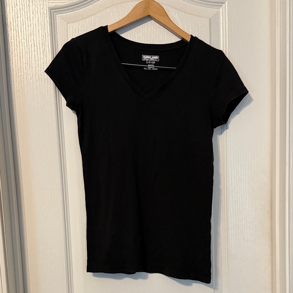 Kirkland Signature Women's V-Neck Black Tee